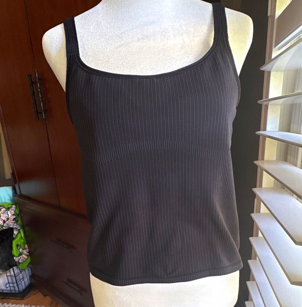 Lululemon 10 Black Ribbed Scoop Neck Tank Top Built-In Bra Pullover